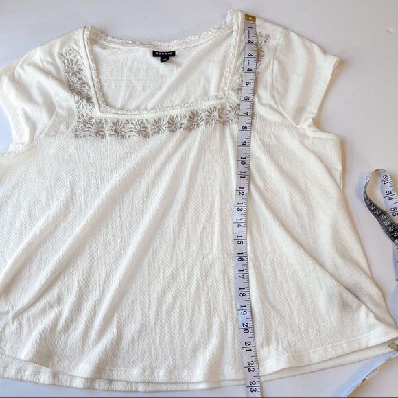 Torrid Ivory Crepe Embroidered Blouse 1 - Picture 8 of 8